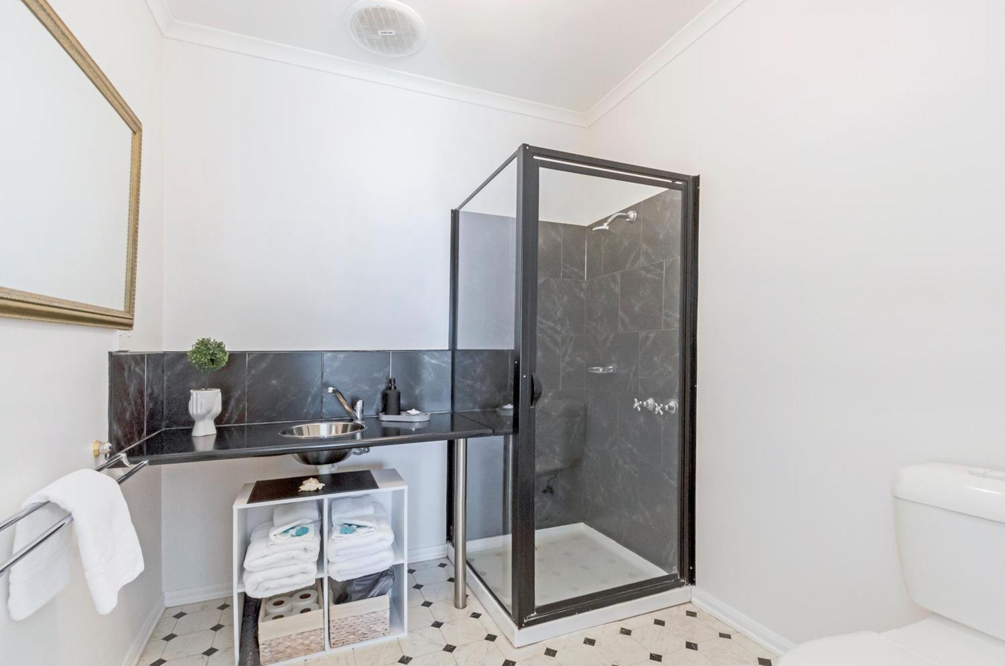 Clifftop Apartments Portland Vic Exterior photo